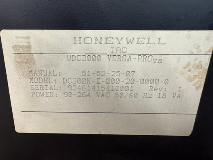 Honeywell DC300K-E-000-20-0000-0 Temperature Controller 90 to 264 VAC Untested Surplus