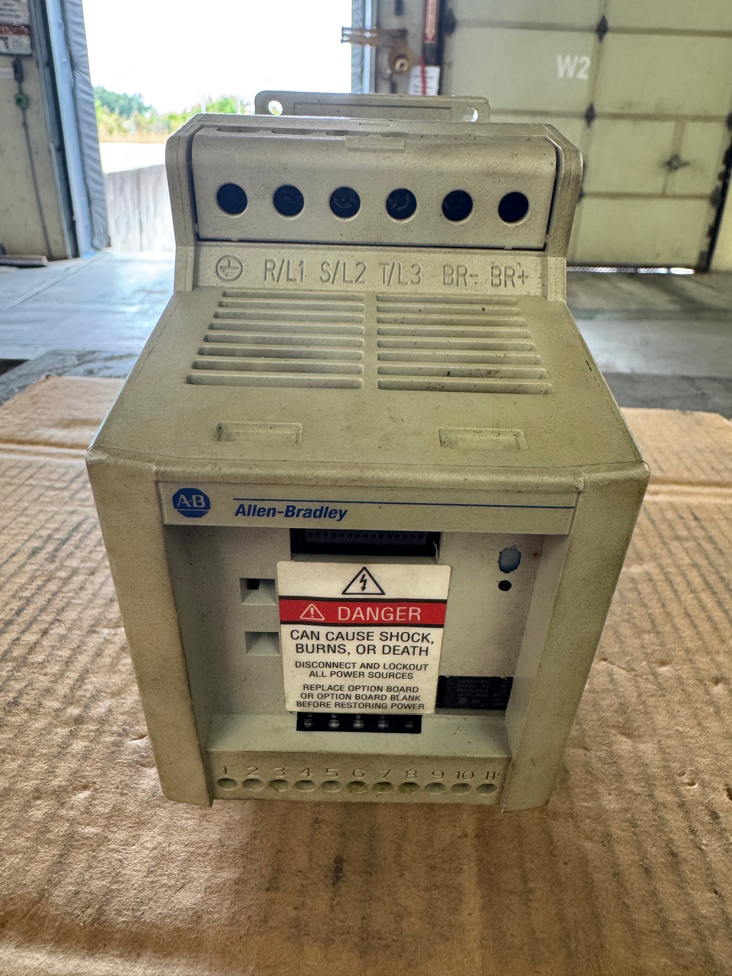Allen-Bradley AC Drive 160-BA04NPS1 - 2 HP Variable RPM