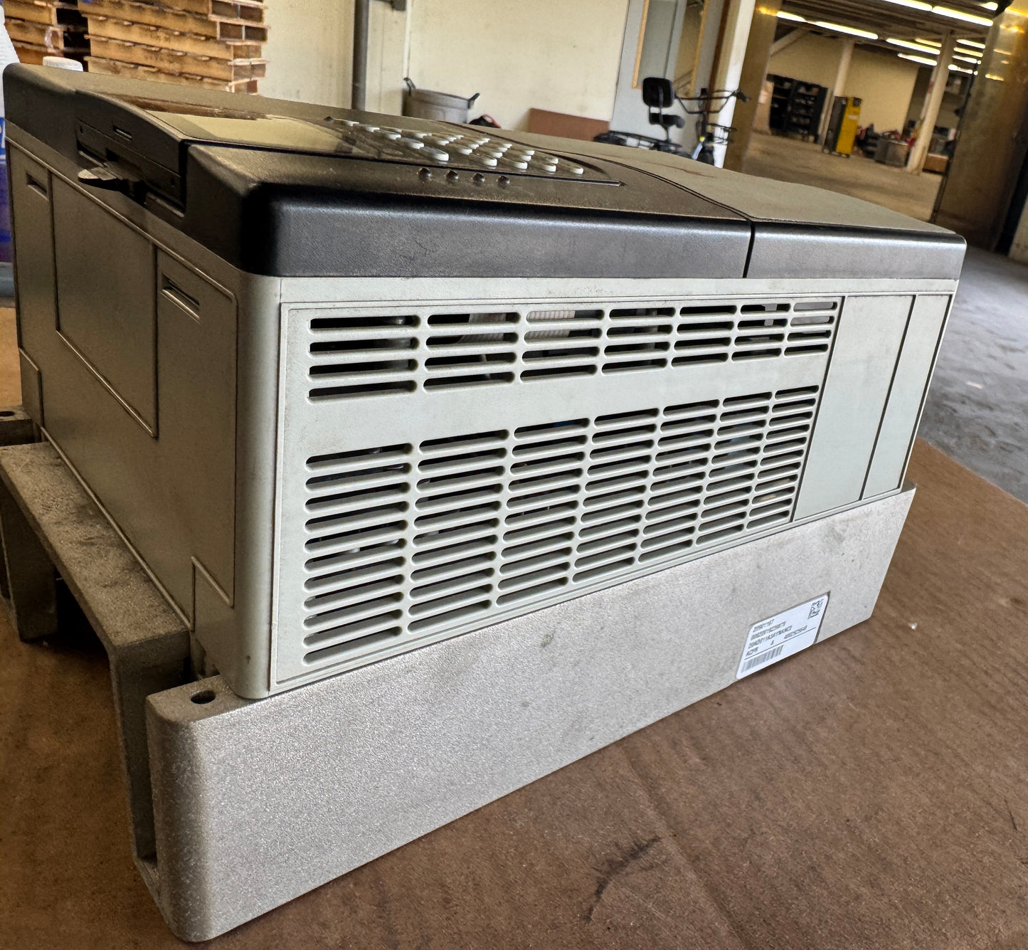 Allen-Bradley 20AD011A3AYNANC0 Variable Frequency Drive 480V AC 3-Phase Untested Surplus 01458
