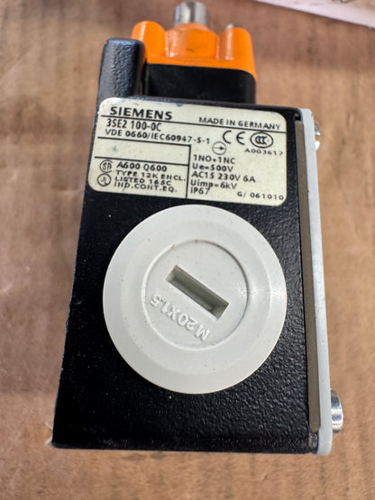 Siemens 3SE2 100-0C Limit Switch 500V Appears Unused