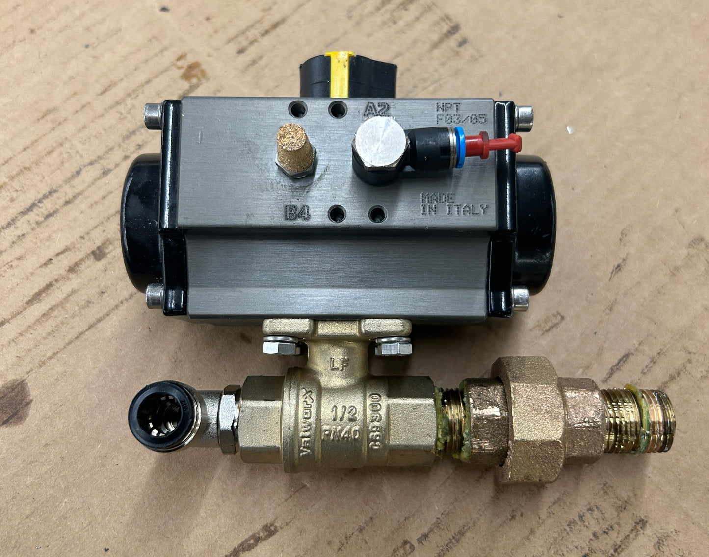 Valworx Pneumatic Spring Return Actuated Ball Valve 530150 AP050 / 521442 1/2 In. NPT 120 PSI Actuator Supply, 600 PSI Valve Body