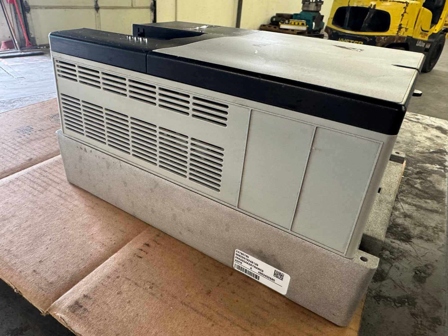 Allen-Bradley 20AD034A3AYNANC0 PowerFlex 70 AC Drive 480V AC 3-Phase 01564