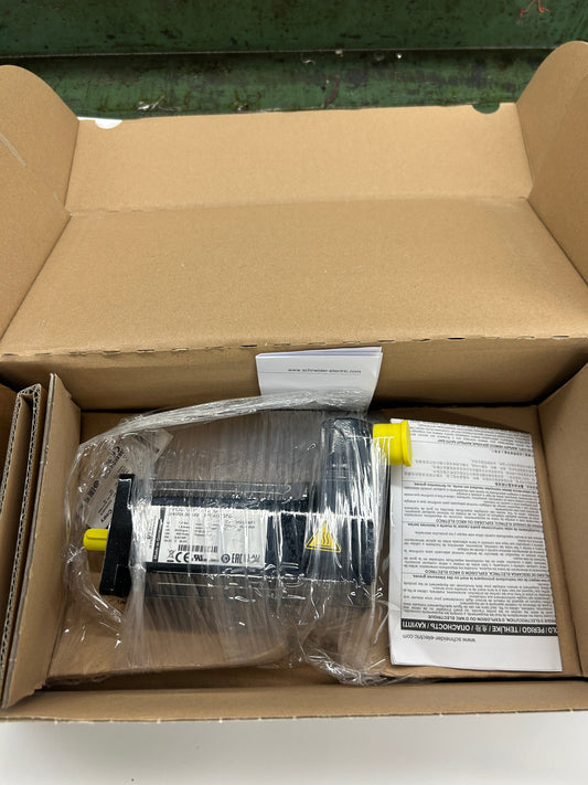 Schneider Electric Servo Motor SH30701P12F2000 - 1 kW 6000 RPM