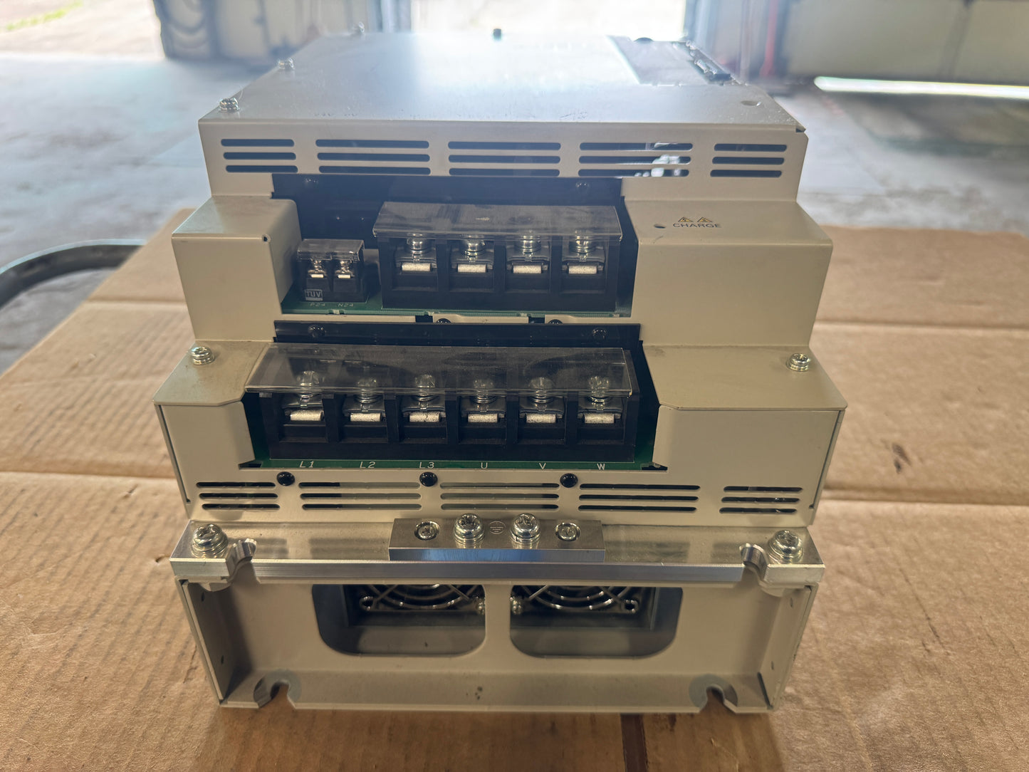 Yaskawa SGDV-260D21A002000 Servo Drive 400V Untested Surplus
