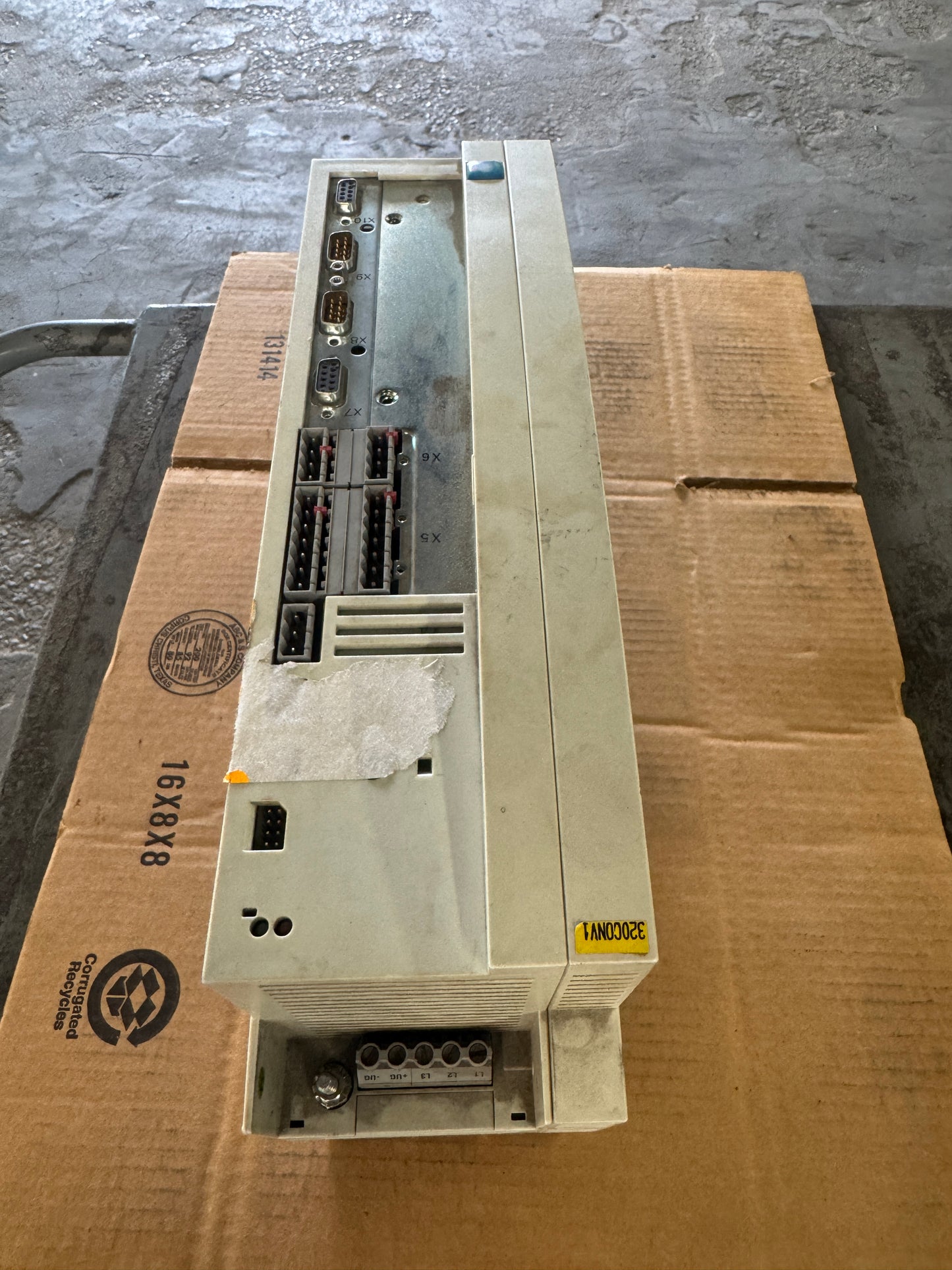 Lenze Servo Drive EVS9324-ES - 4 kW Variable RPM