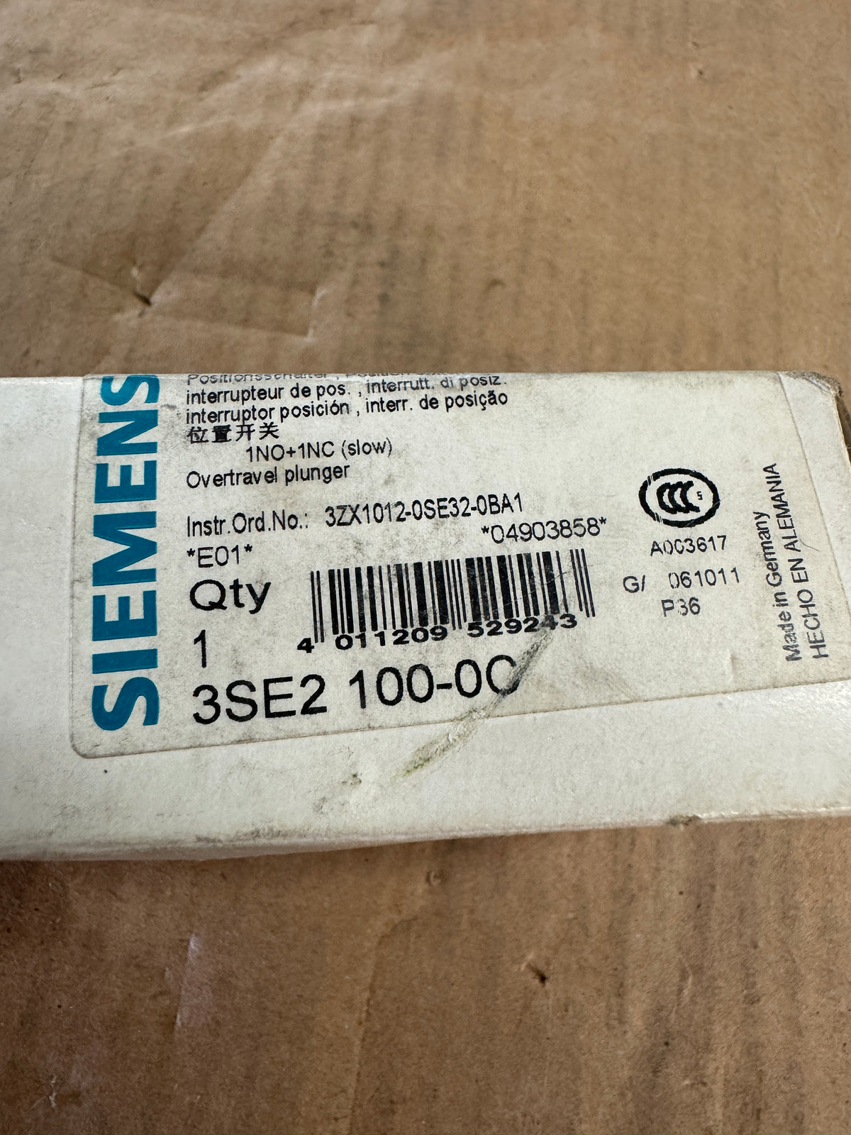 Siemens 3SE2 100-0C Limit Switch 500V Appears Unused