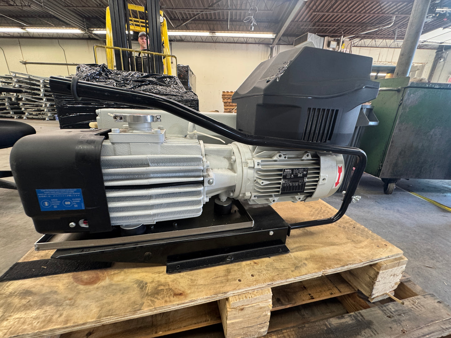 Leybold Rotary Vane Vacuum Pump SV 120 BIFC 10 mbar Max Abs. Operating Pressure