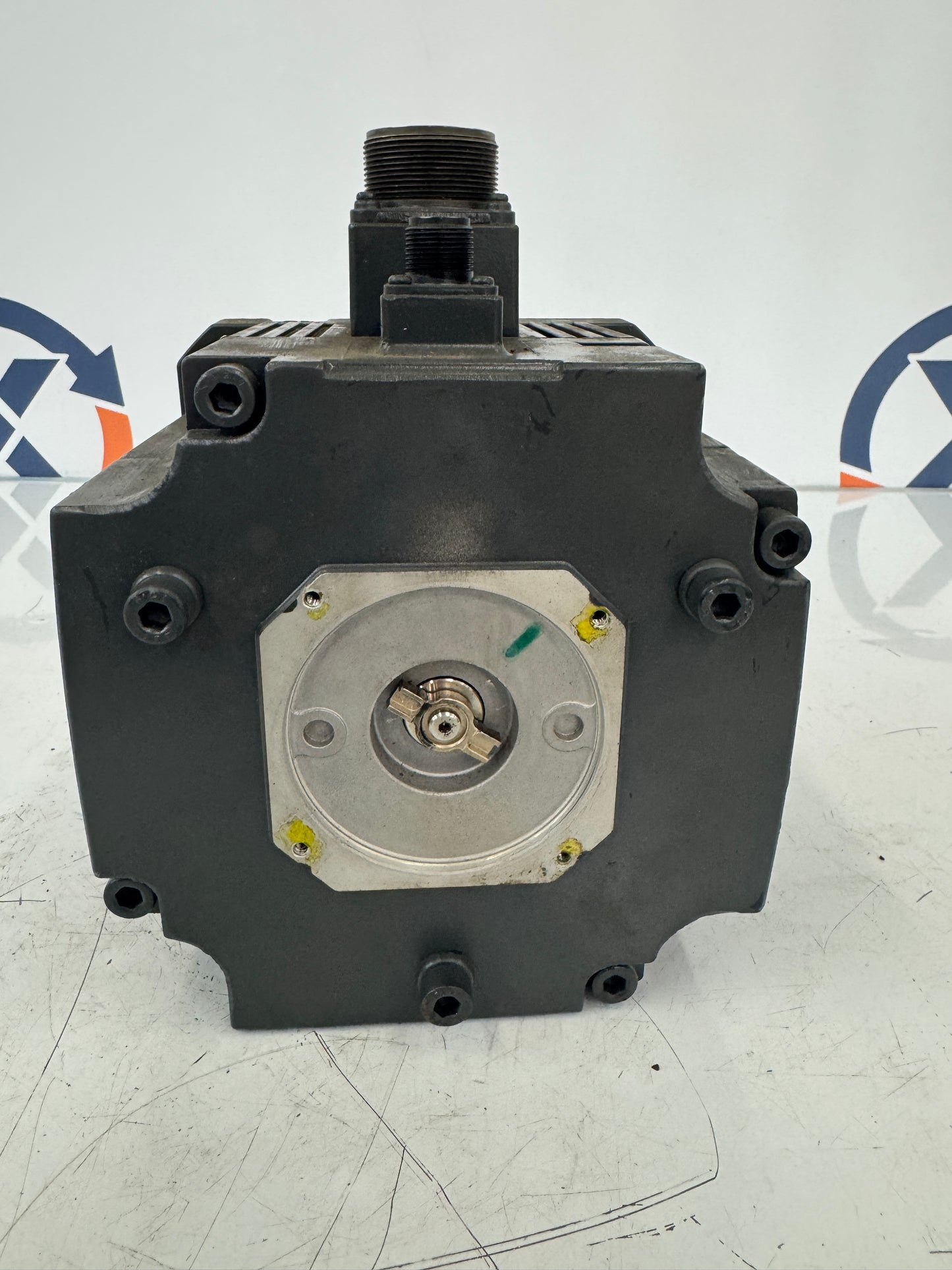Mitsubishi Electric AC Servo Motor HC202BS - 2 kW / 2000 RPM