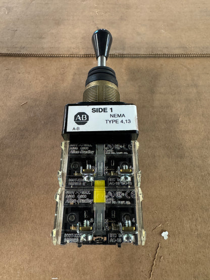 Allen-Bradley Toggle Switch 800T-T2H1GNGX 600V AC Max