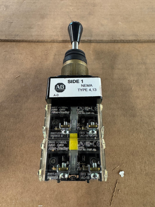 Allen-Bradley Toggle Switch 800T-T2H1GNGX 600V AC Max