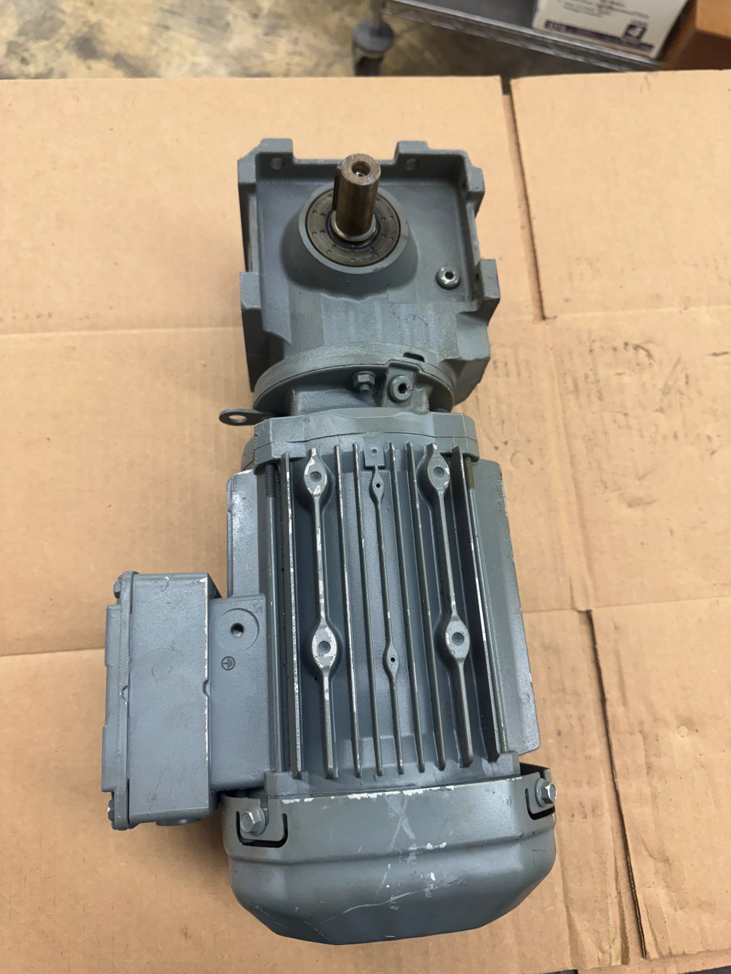 SEW-Eurodrive Gearmotor S37DRE80M4 - 1 HP 900 RPM