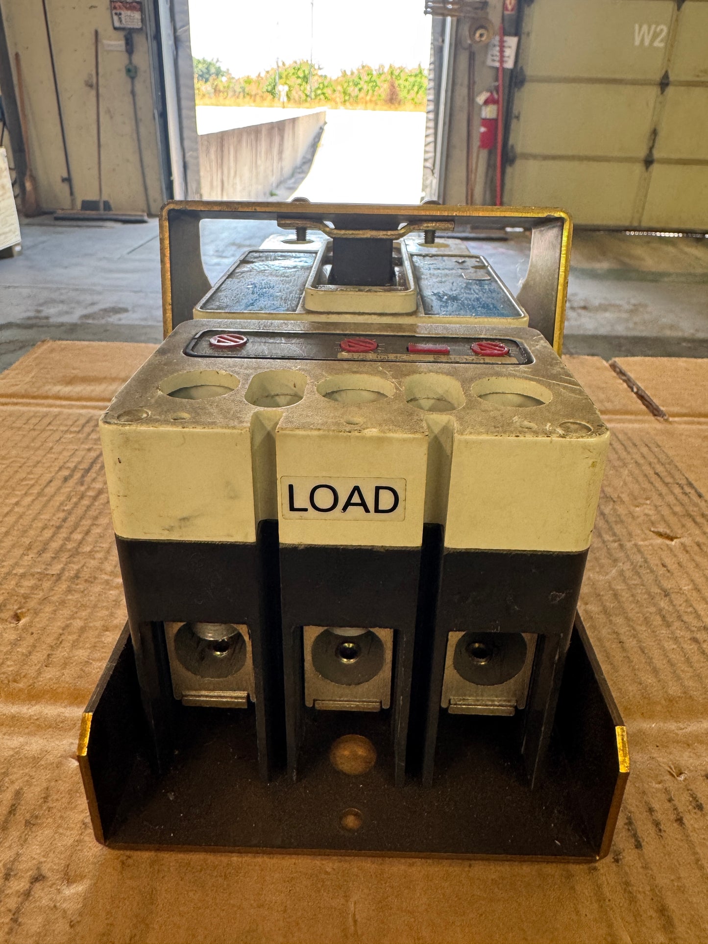 Allen-Bradley 1494V-M50 Circuit Breaker Disconnect Operating Mechanism 600V