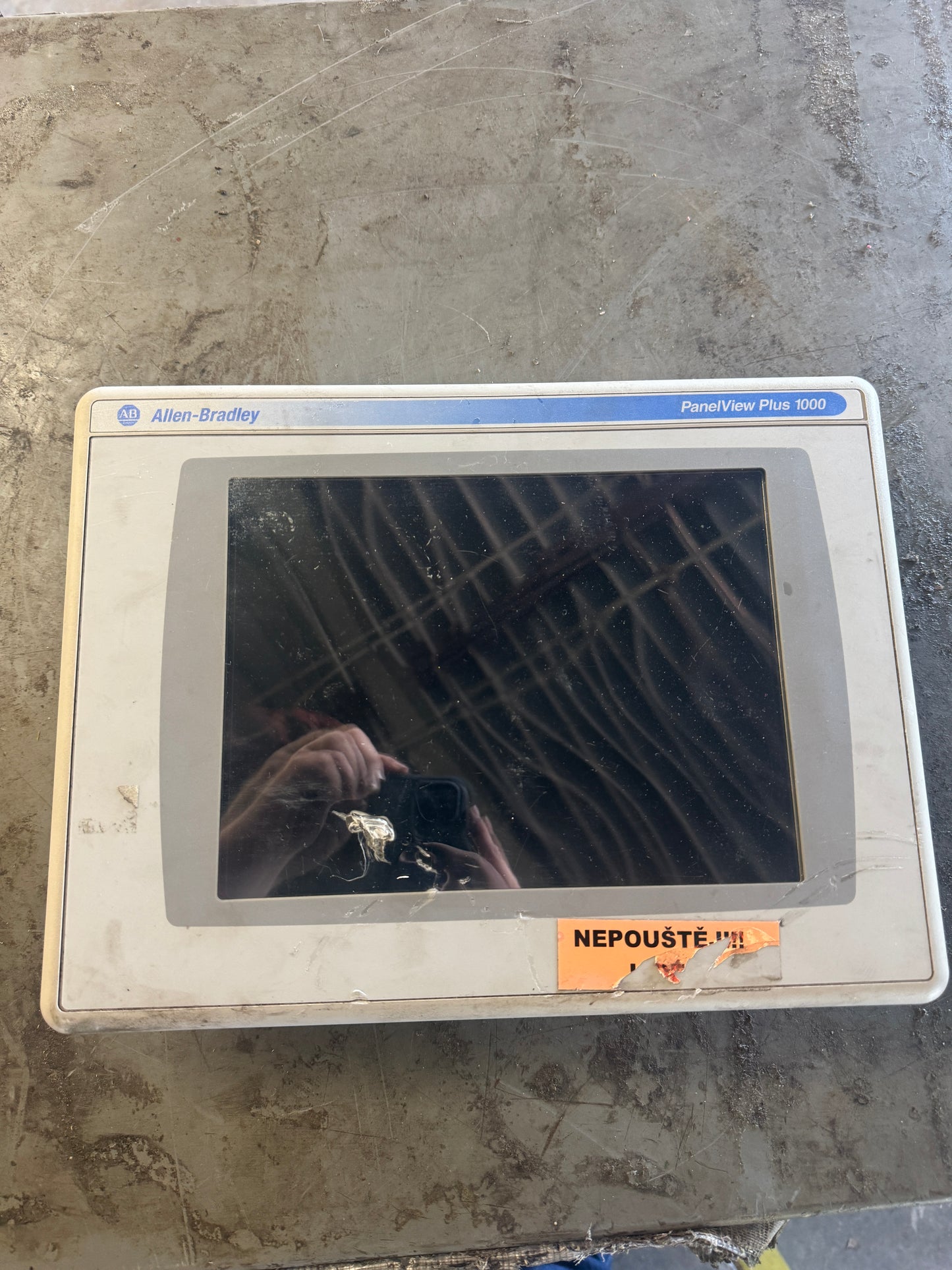 Allen-Bradley Color Touch Display Module 2711P-RDT10C Ser B