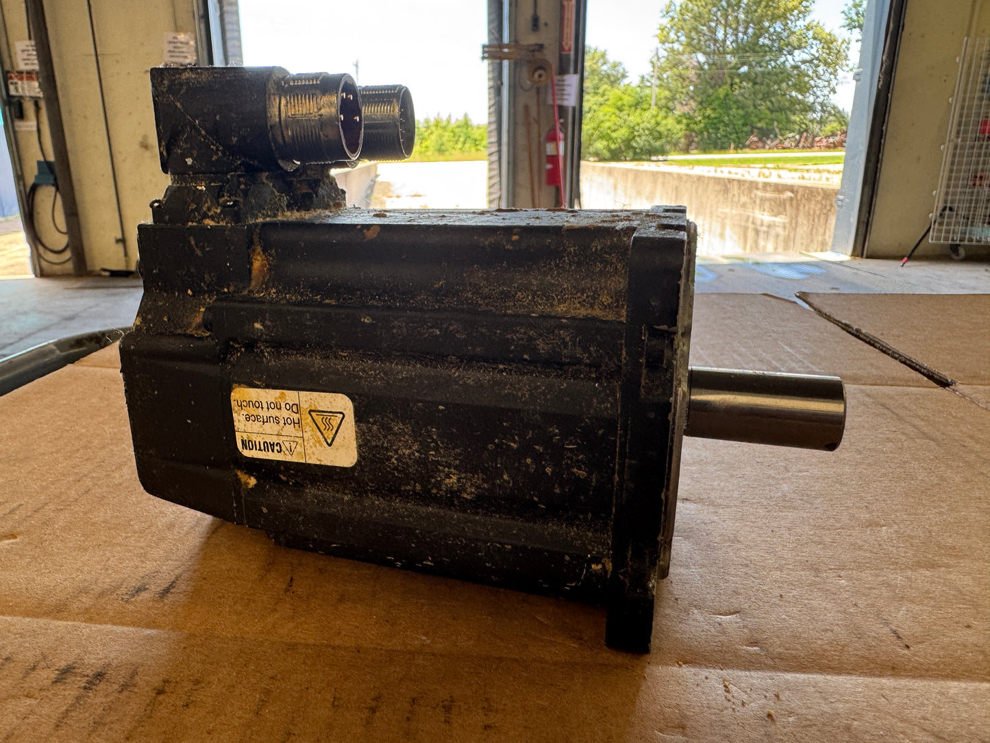 Allen-Bradley Servo Motor MPL-B420P-SK72AA - 2 kW 6000 RPM