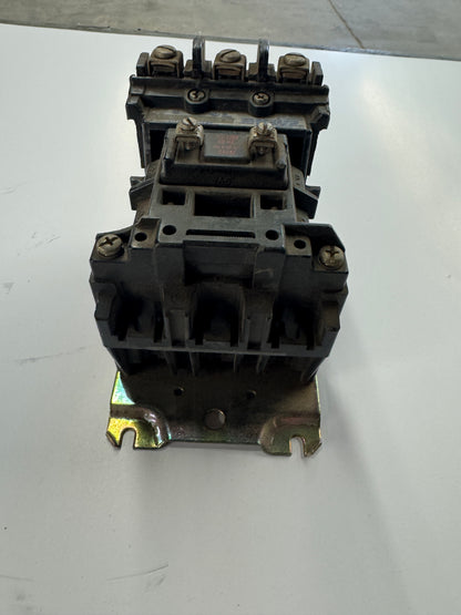 Allen-Bradley Lighting Contactor 500L-BOD93 115-120V 60Hz Coil