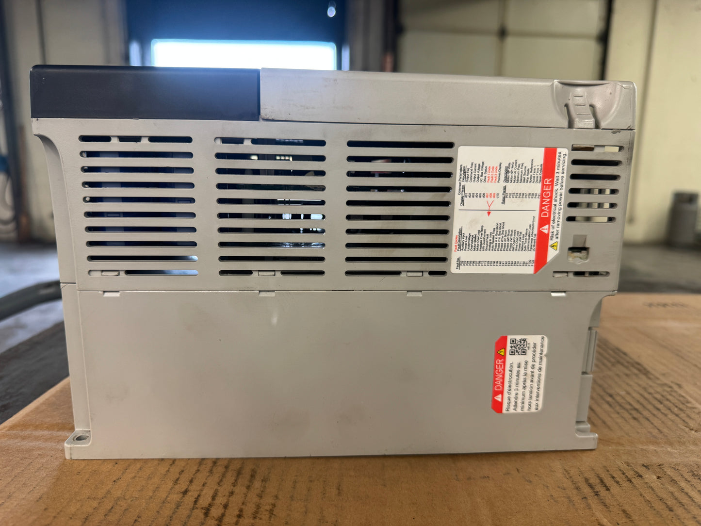 Allen-Bradley PowerFlex 40 AC Drive VFD 22B-D017N104 - 10 HP Variable RPM