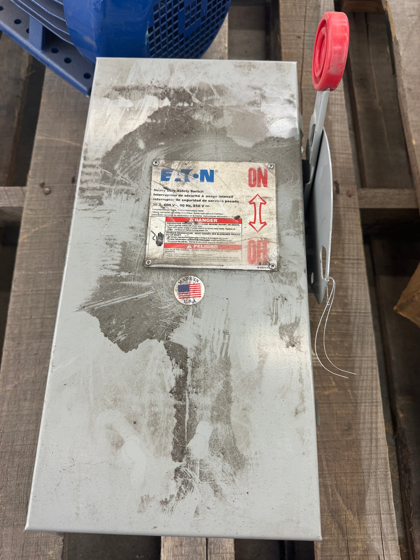 Eaton Heavy Duty Safety Switch 30-43074-2 600V AC / 250V DC