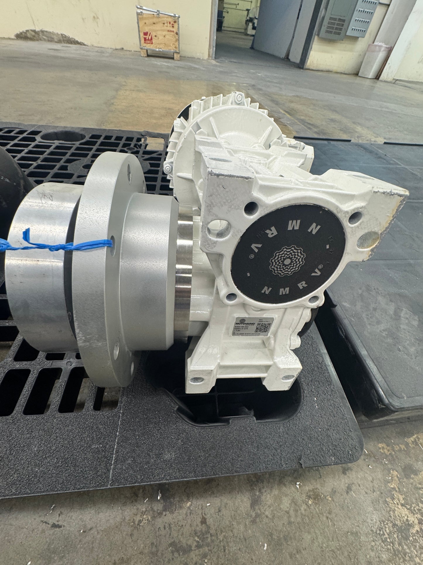 Motovario Worm Gearmotor NMRV-P 075 - 2 kW 191 RPM