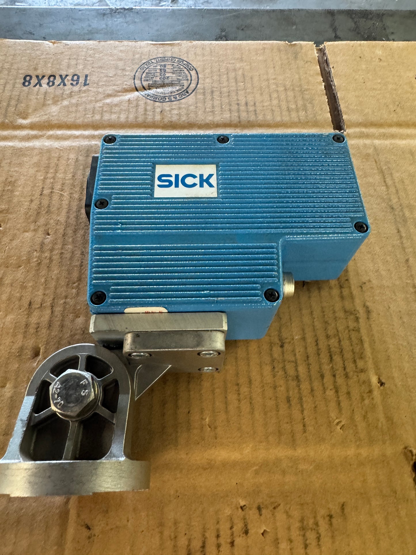 SICK DME3000-111S14 Laser Distance Measuring Sensor 18 to 30 VDC Untested Surplus