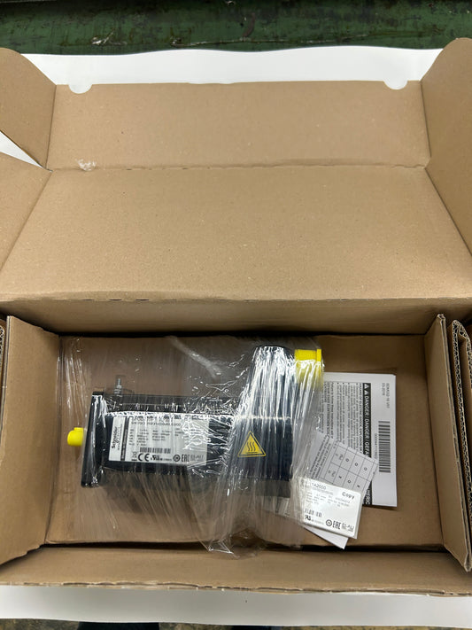 Schneider Electric Servo Motor SH30701P12F2000 - 1 kW 6000 RPM m01008