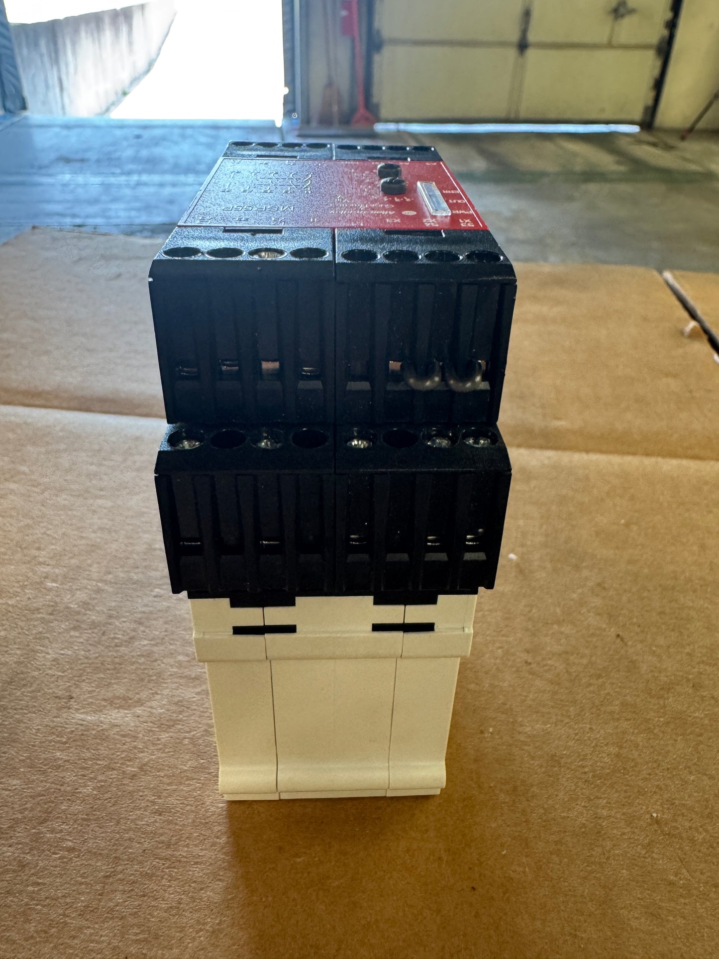 Allen-Bradley 440R-S35014 Safety Relay 24V DC m01509