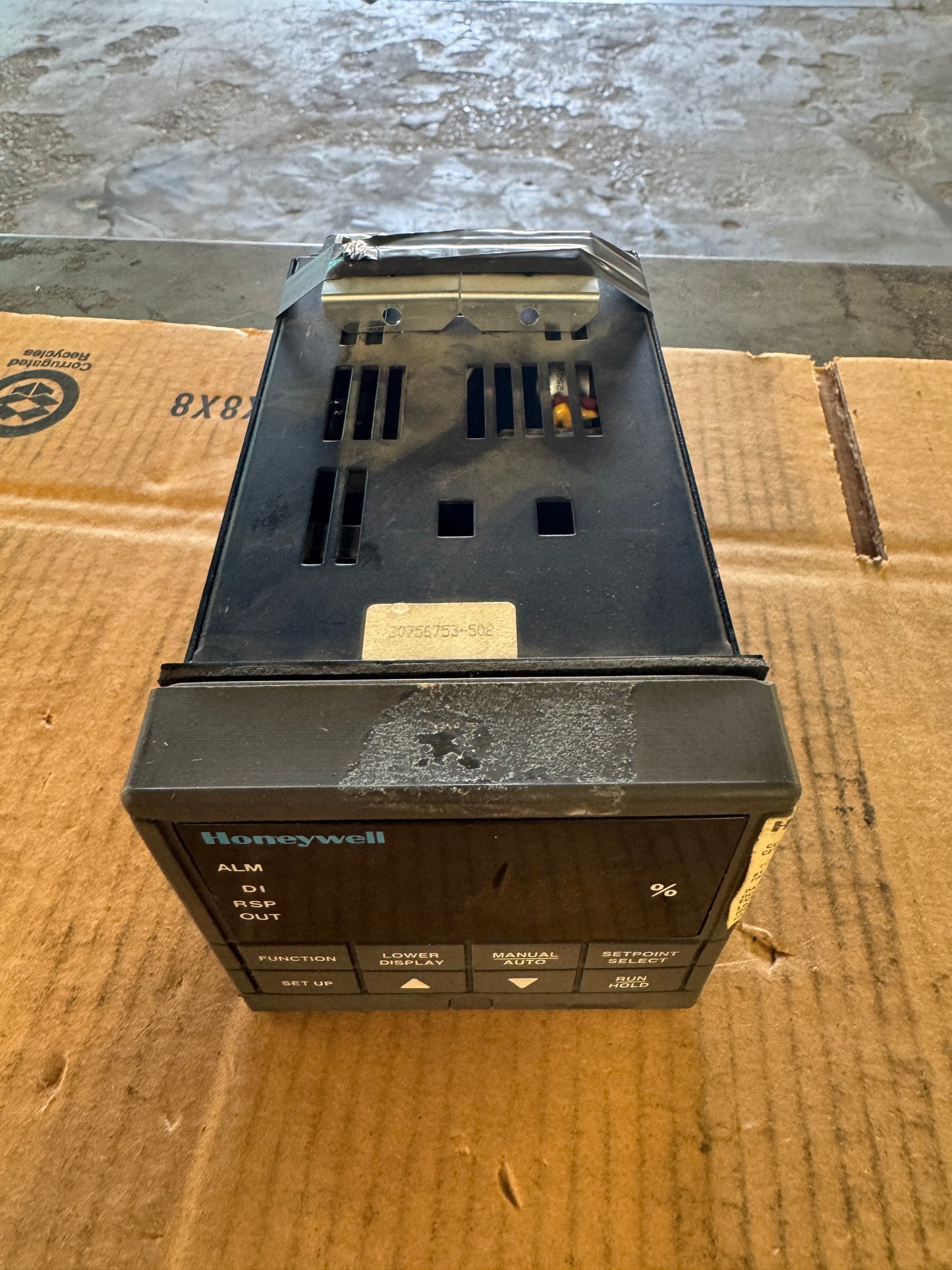 Honeywell DC300K-0-0A3-20-0C00-0 Process Controller 90 to 250 VAC Untested Surplus