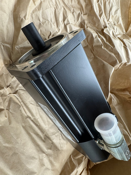 B&R Servo Motor 8LSA35.DB030S200-3 - 1 kW 3000 RPM m00900