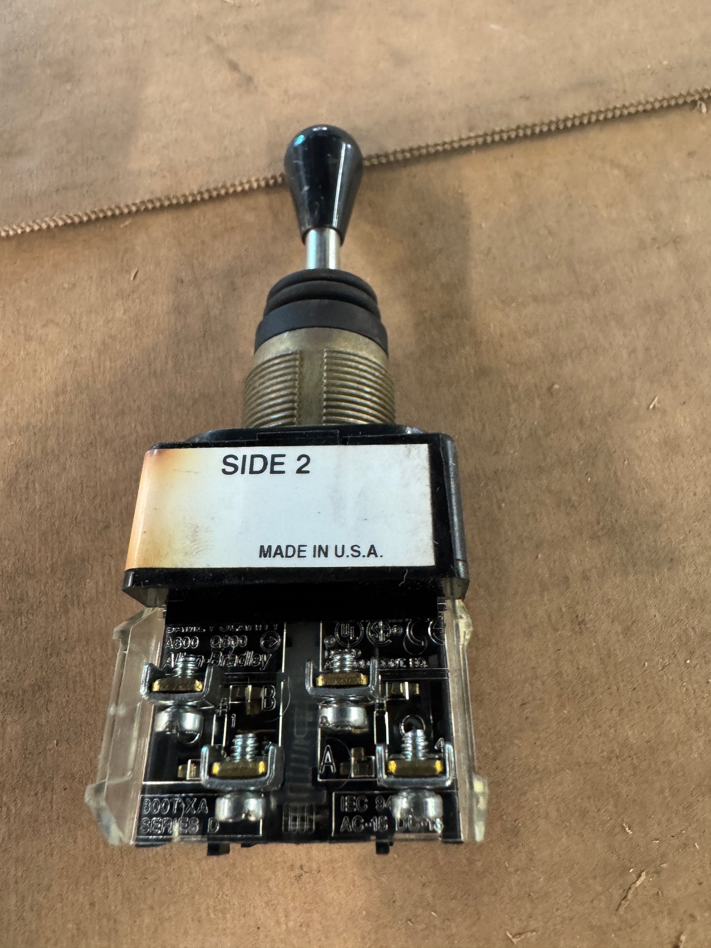 Allen-Bradley Toggle Switch 800T-T4T8 AAXX 600V AC