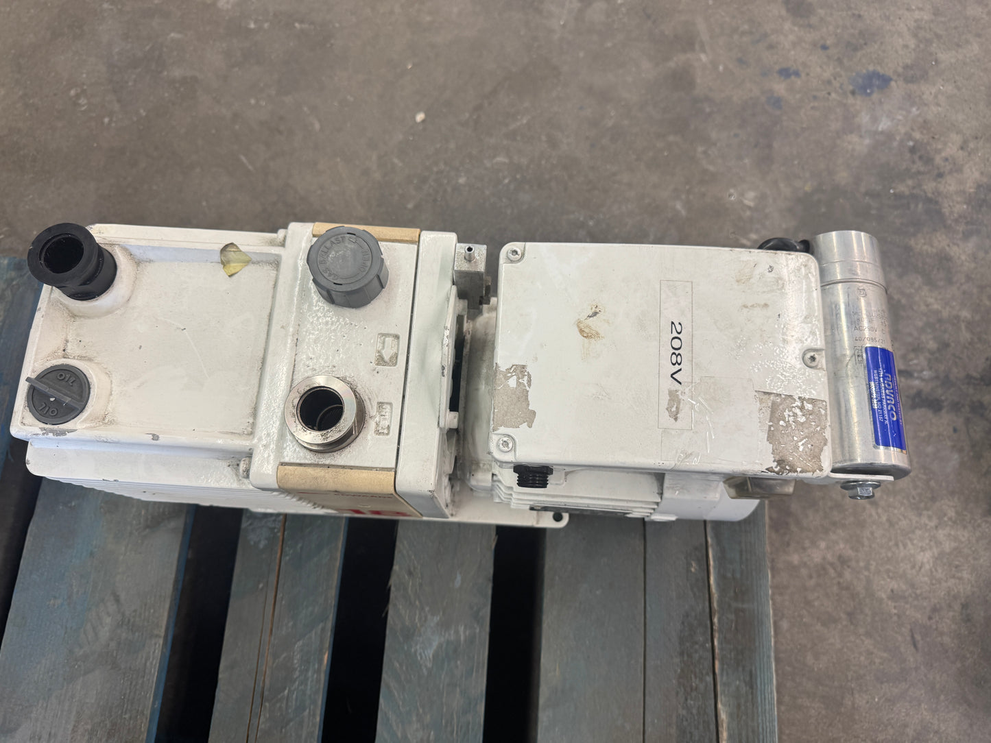 Edwards Rotary Vane Vacuum Pump E1M18 01613