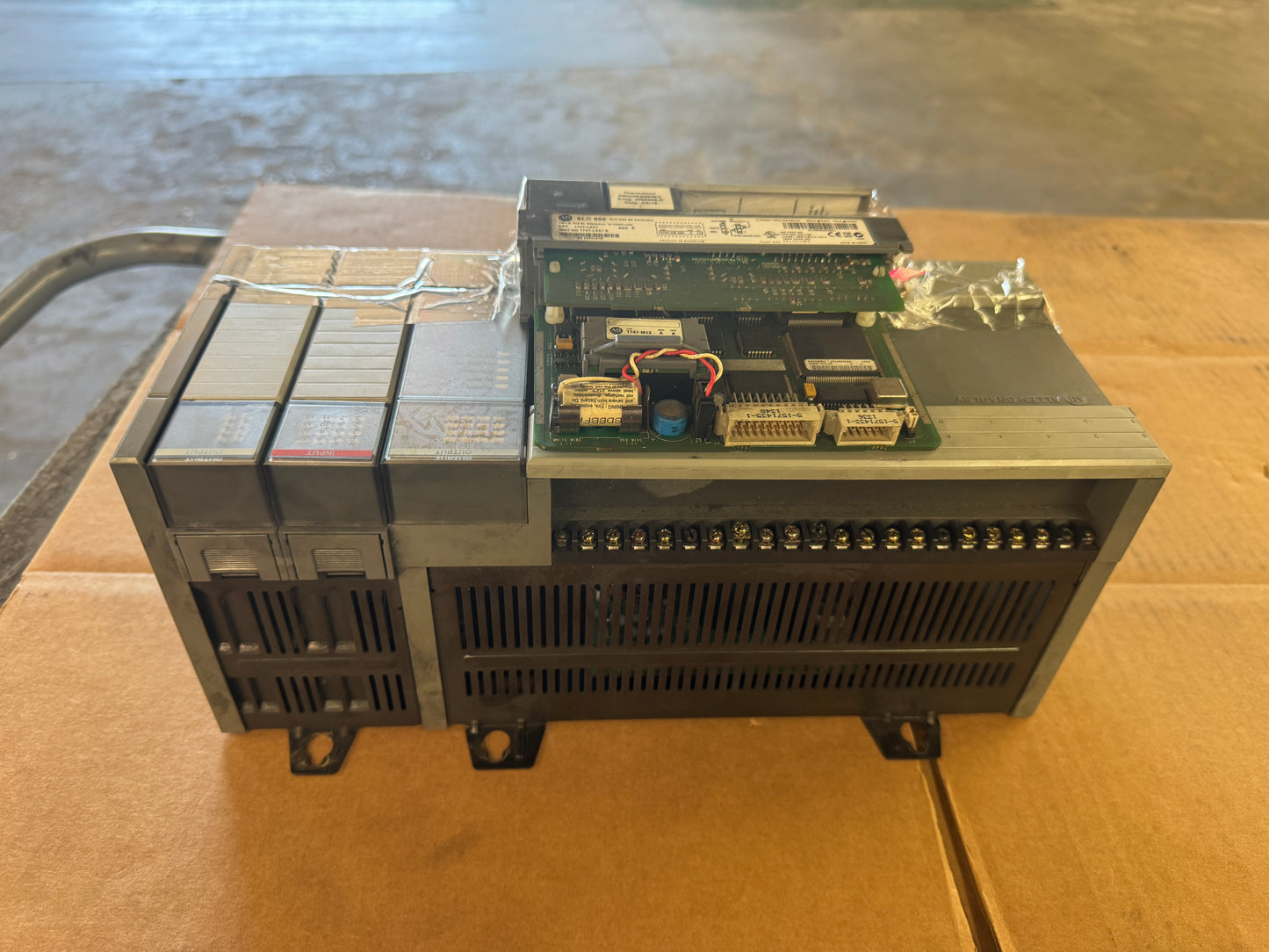 Allen-Bradley 1747-L40A, 1747-L531, 1746-A2 SLC 500 PLC System Lot 120/240V AC