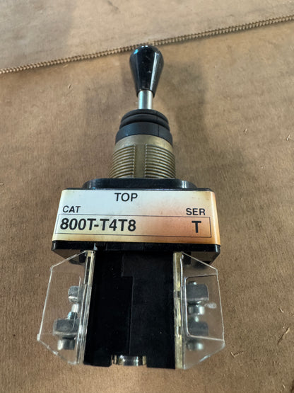 Allen-Bradley Toggle Switch 800T-T4T8 AAXX 600V AC