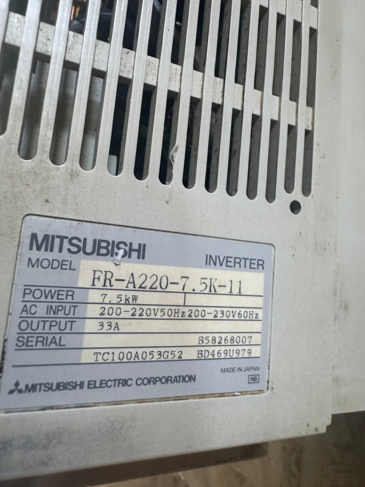Mitsubishi Electric VFD Inverter FR-A220-7.5K-11 200-230V AC Input