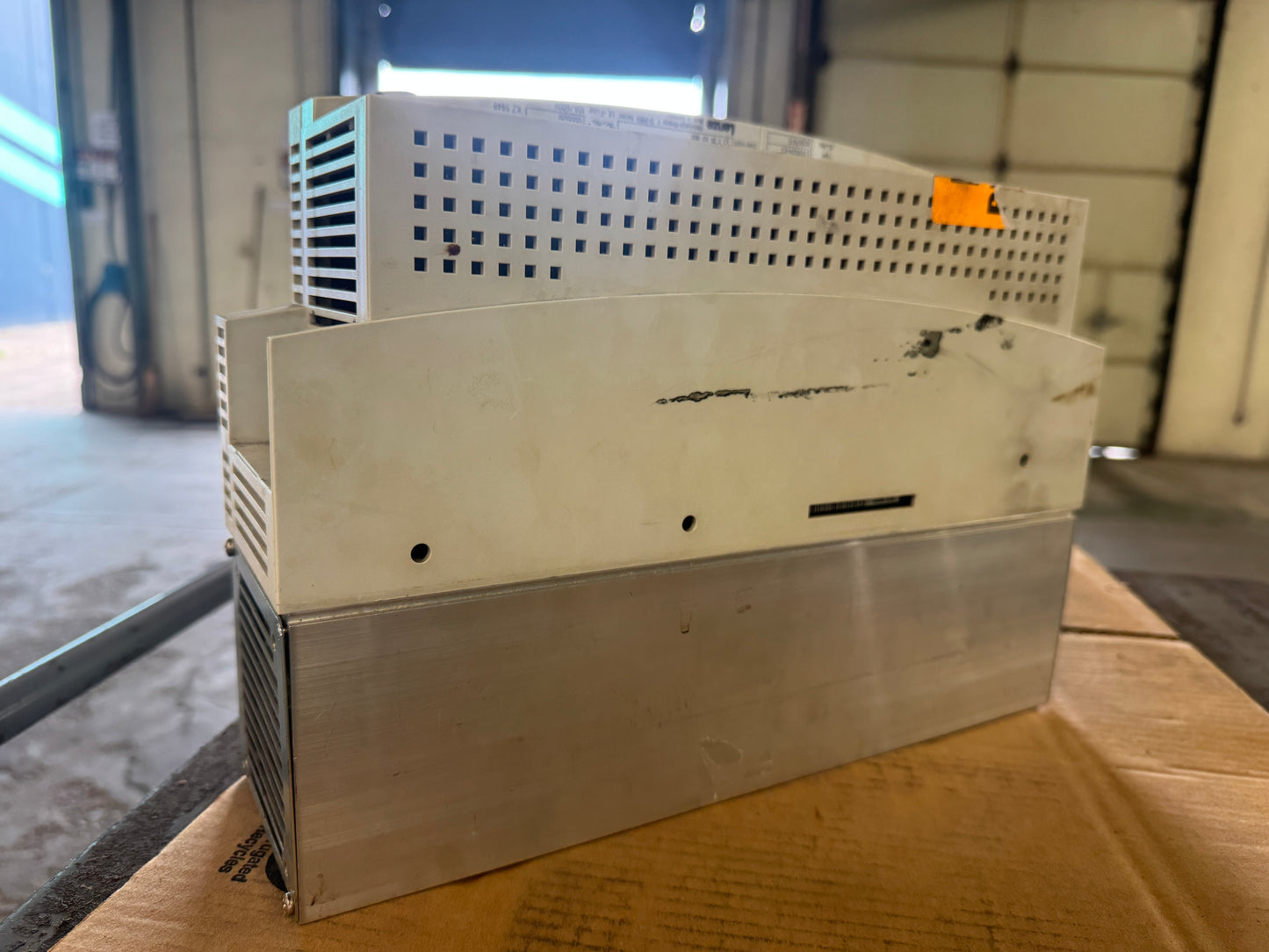 Lenze Servo Drive EVS9324-ES - 4 kW Variable RPM