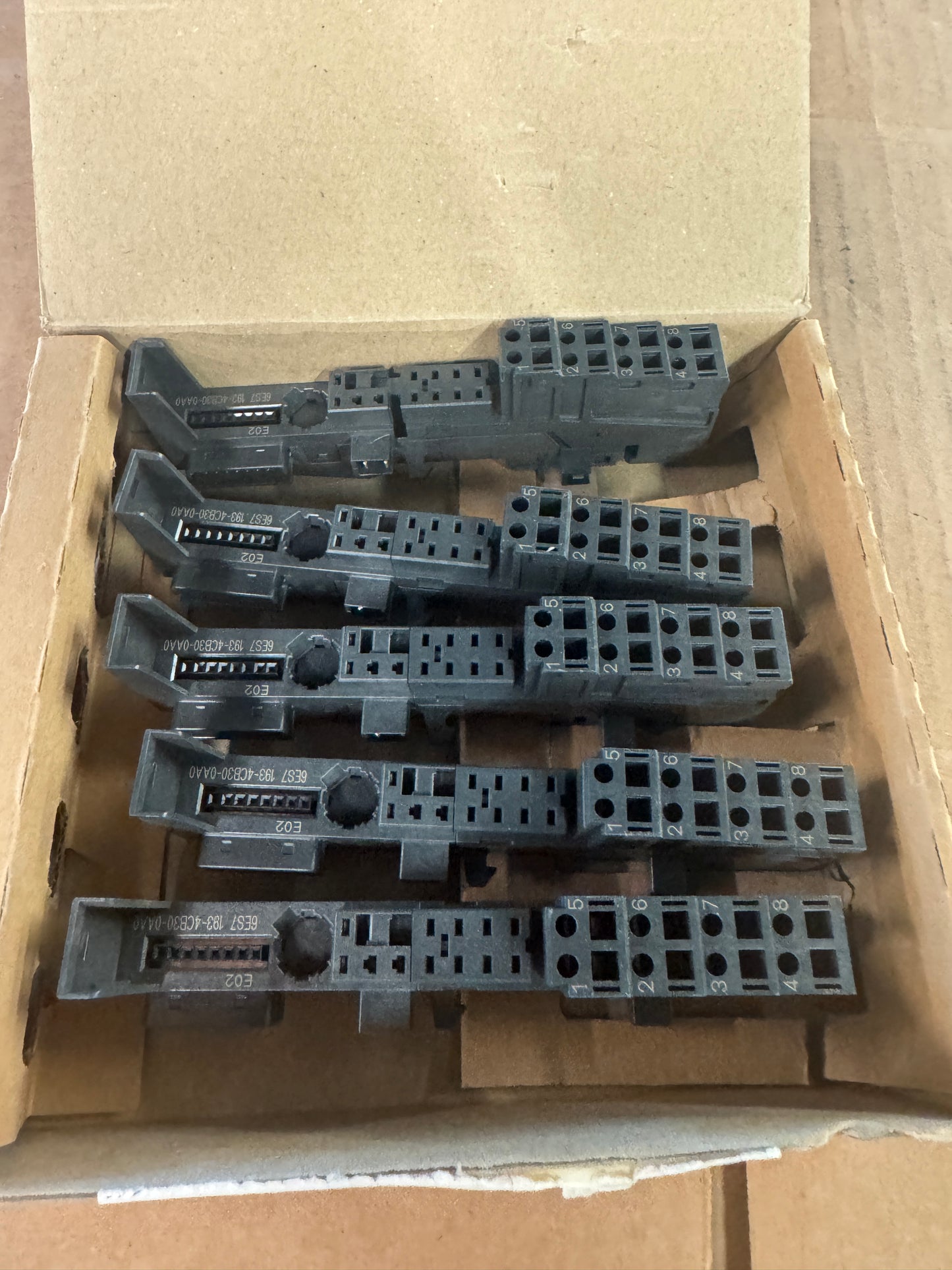 Siemens 6ES7 193-4CB30-0AA0 Terminal Module 24 VDC Open Box Unused