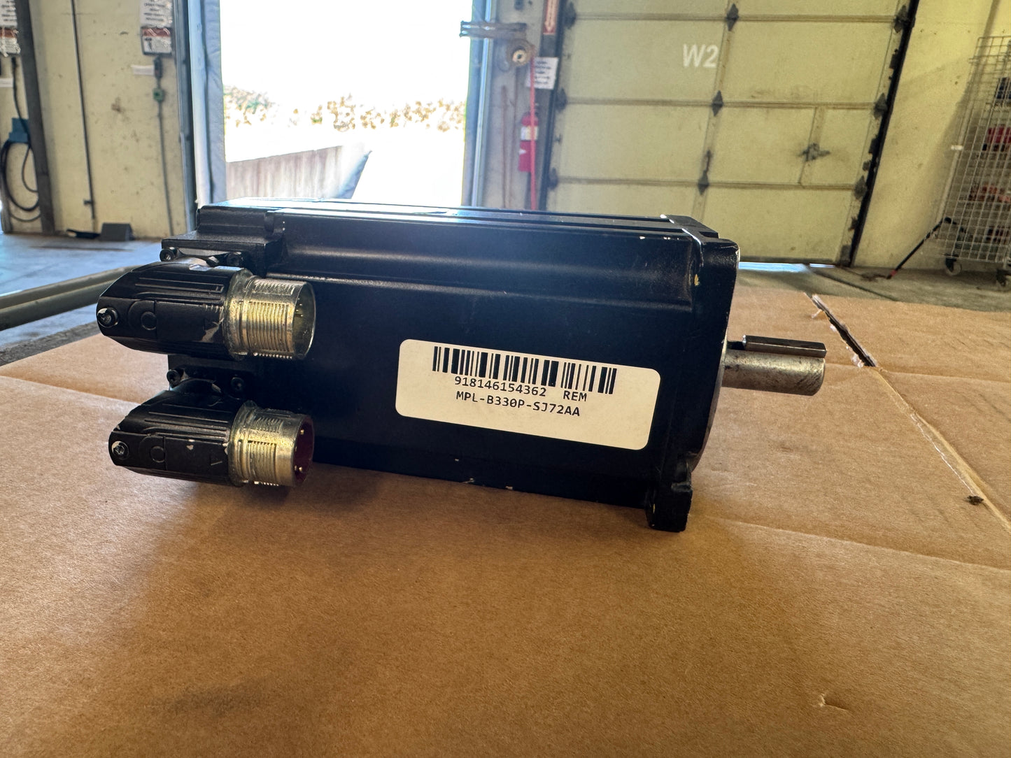 Allen-Bradley AC Rotary Servo Motor MPL-B330P-SJ72AA - 2 kW 6000 RPM