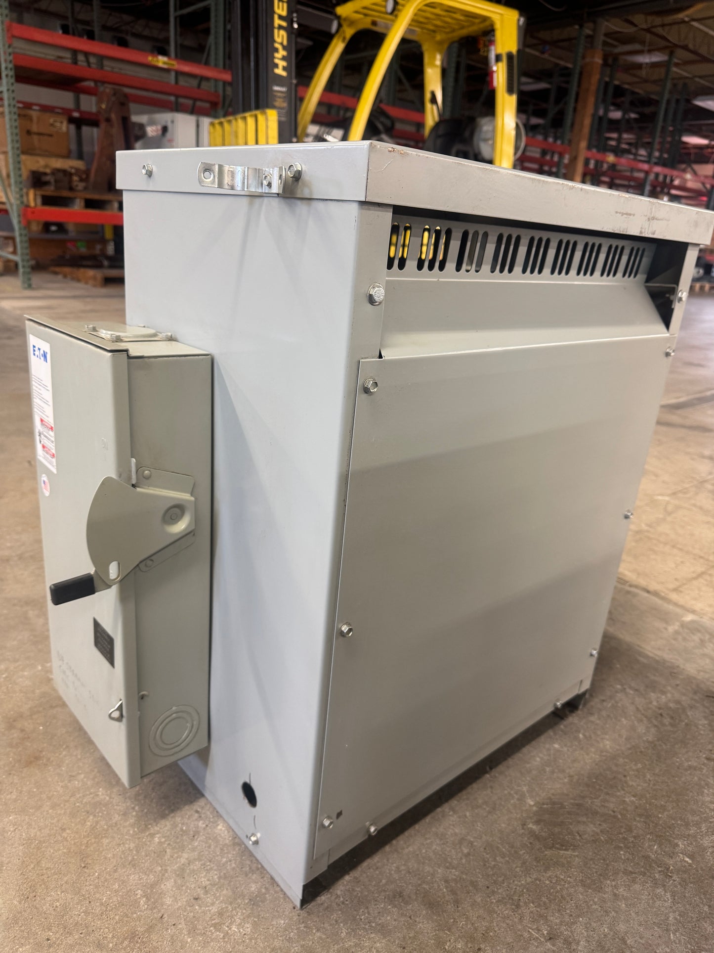 Eaton V48M28T30EE Dry Type Distribution Transformer Untested Surplus