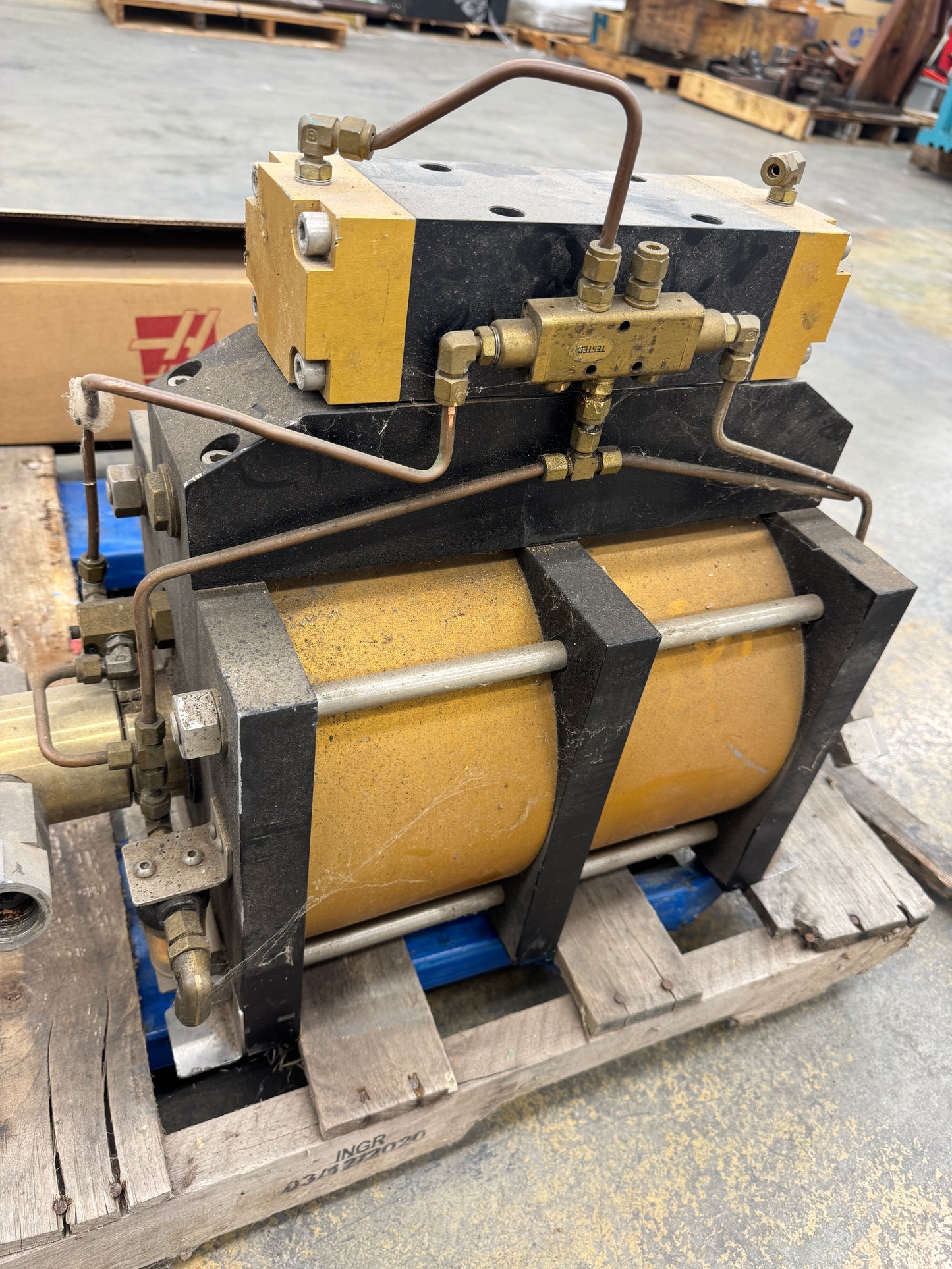 Hydratron Air Driven Liquid Pump DIDA 118/4-N-LO 23,600 PSI Max
