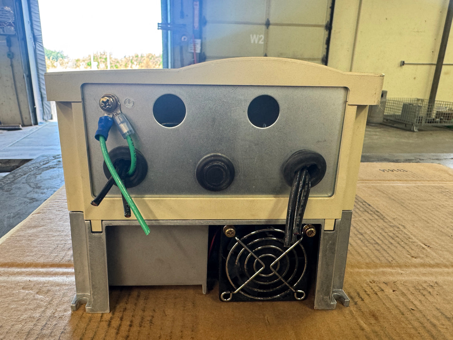 Toshiba Transistor Inverter VFS7-4022UPL - 2 kW Variable RPM