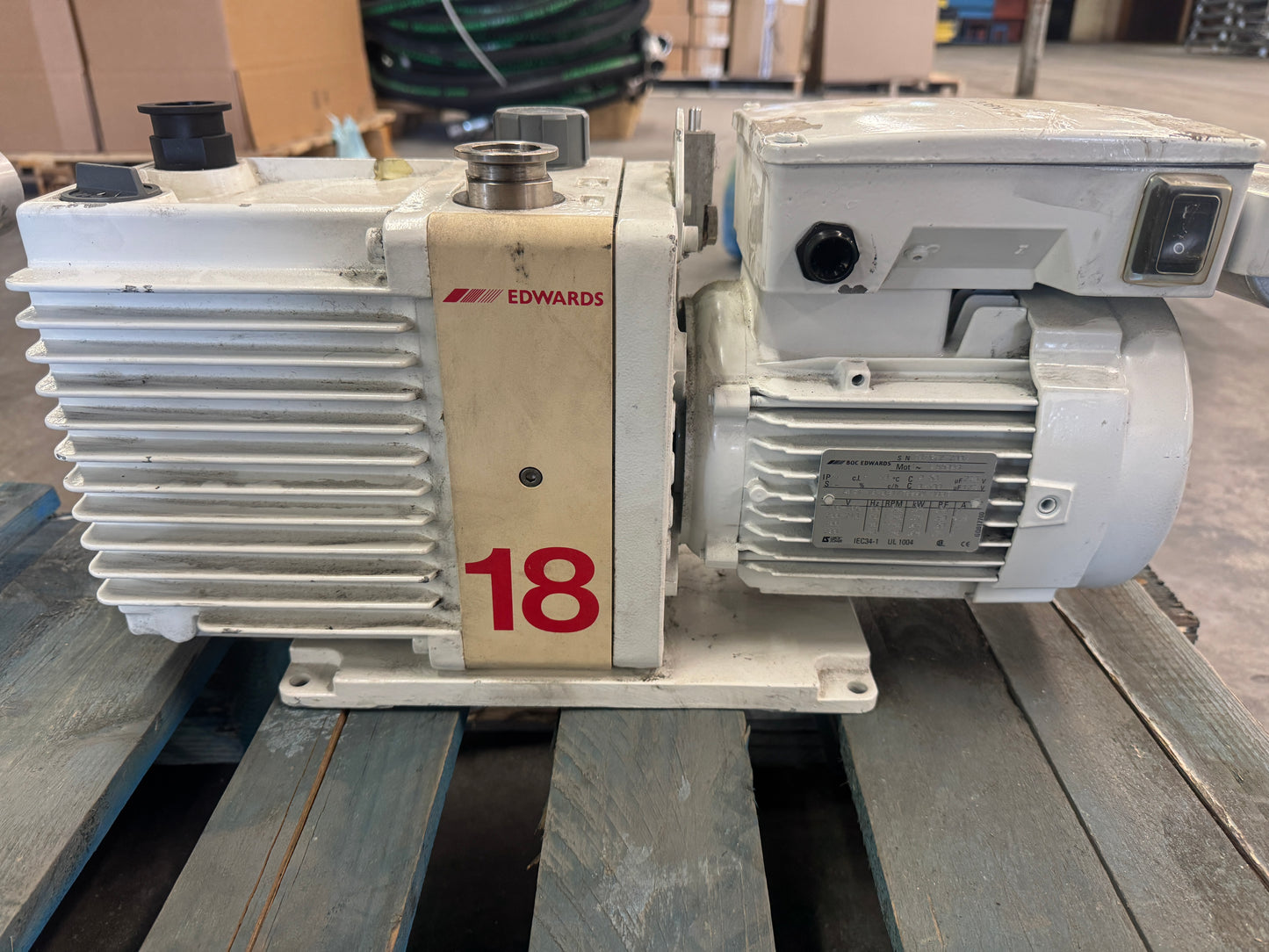 Edwards Rotary Vane Vacuum Pump E1M18 01613