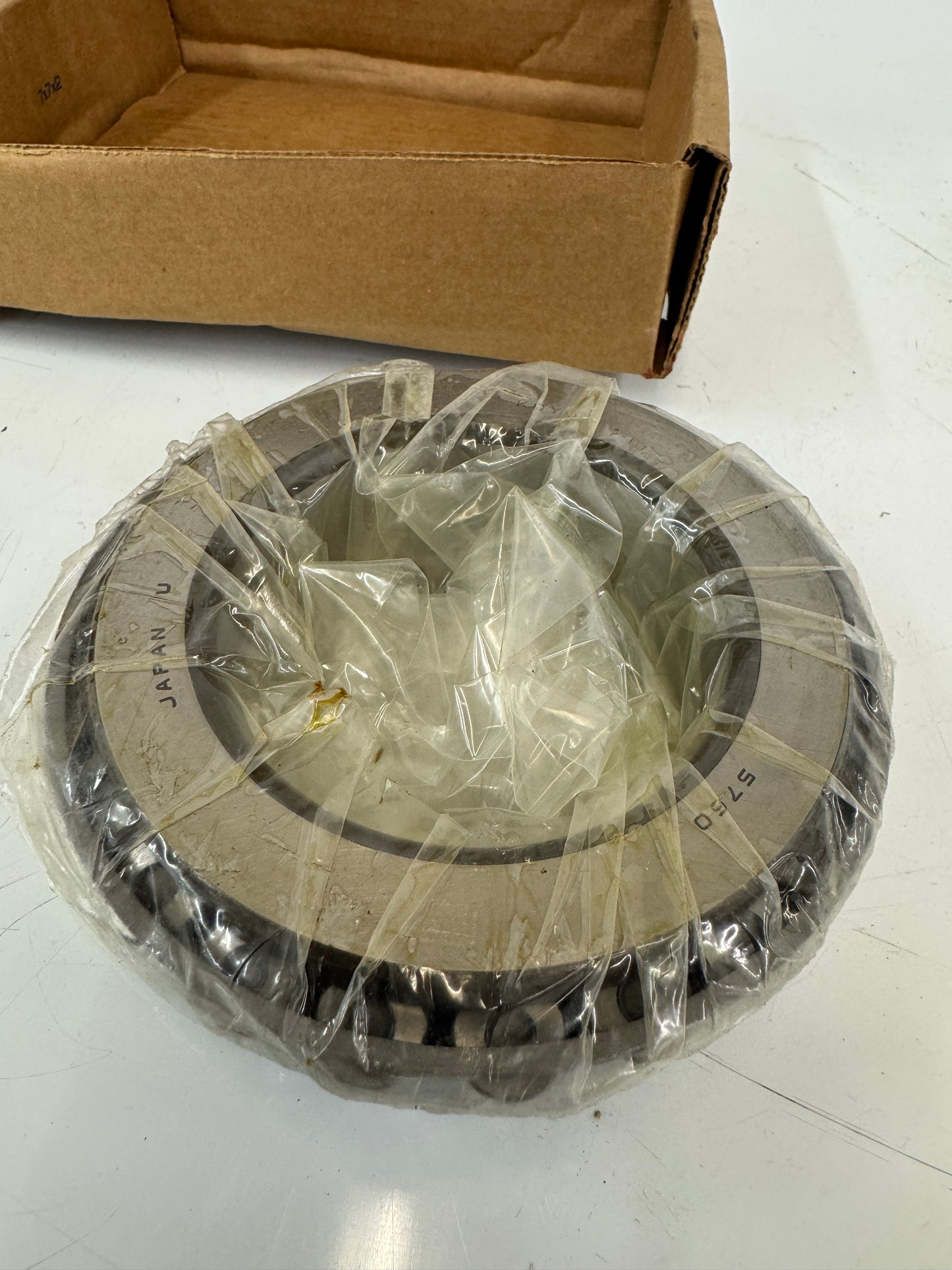Koyo 5760 Tapered Roller Bearing, 76.2mm ID x 135.76mm OD x 46.04mm Width – New