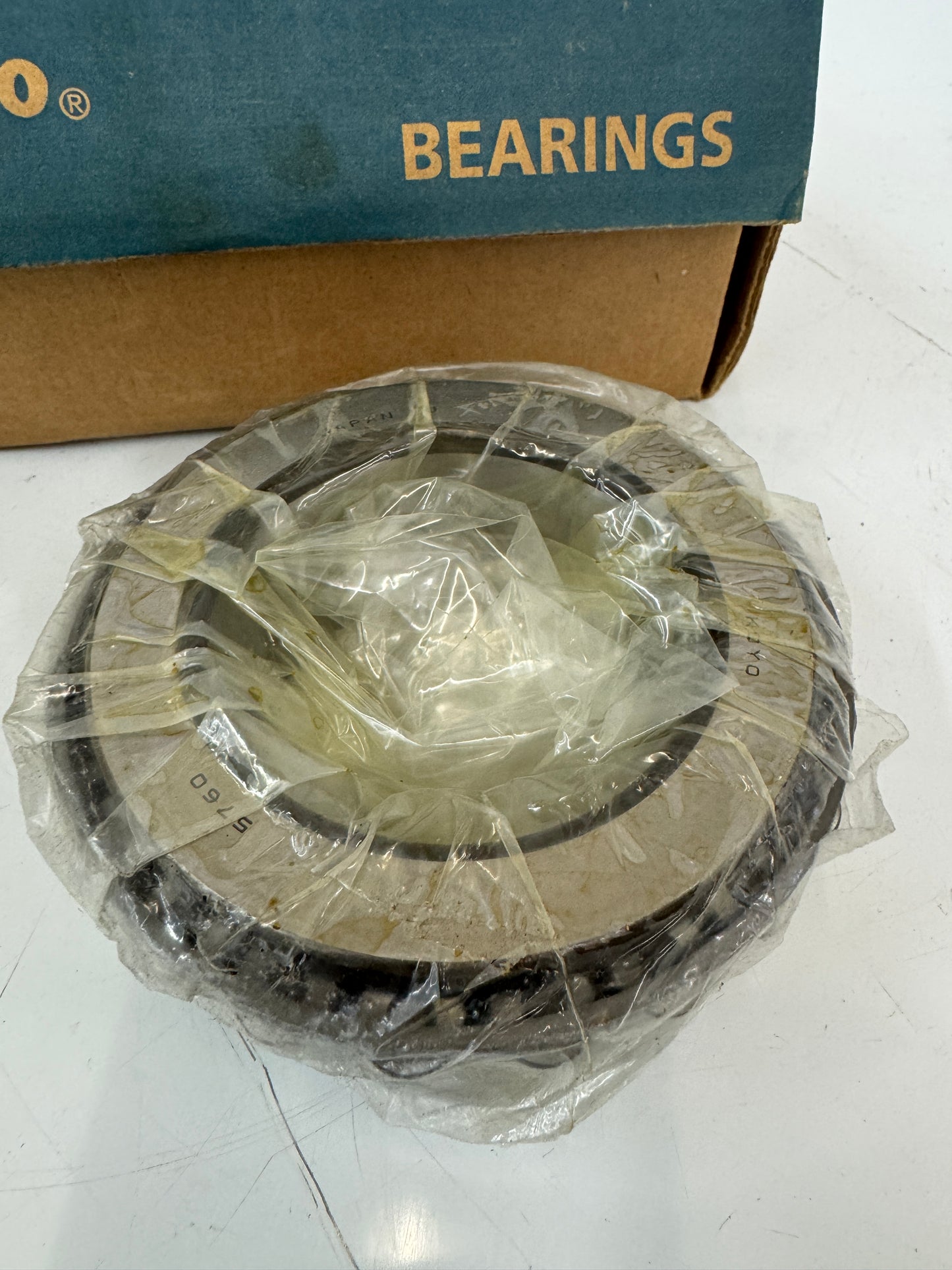 Koyo 5760 Tapered Roller Bearing, 76.2mm ID x 135.76mm OD x 46.04mm Width - New m00162