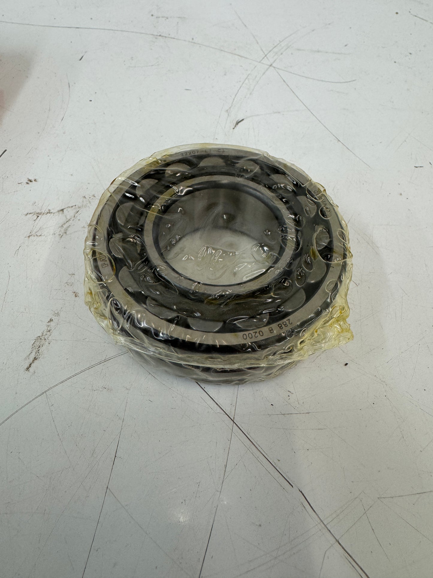 FAG 22207-E1-C3 Spherical Roller Bearing – 35mm ID x 72mm OD x 23mm Width – New m00175