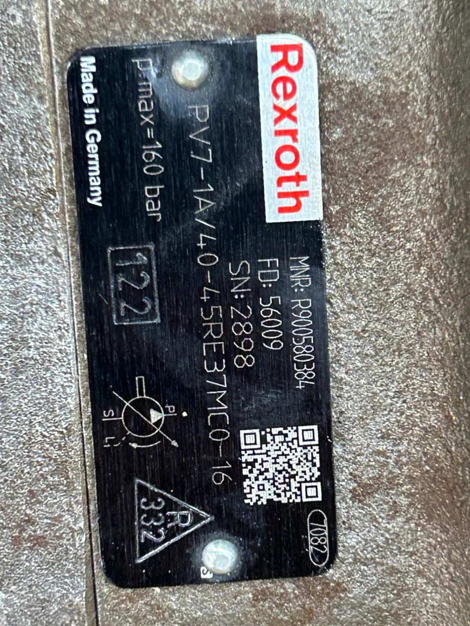 Bosch Rexroth Variable Vane Pump PV7-1A/40-45RE37MC0-16 | MNR: R900580384 1-1/2 in. SAE flange inlet 160 bar (2,320 PSI)