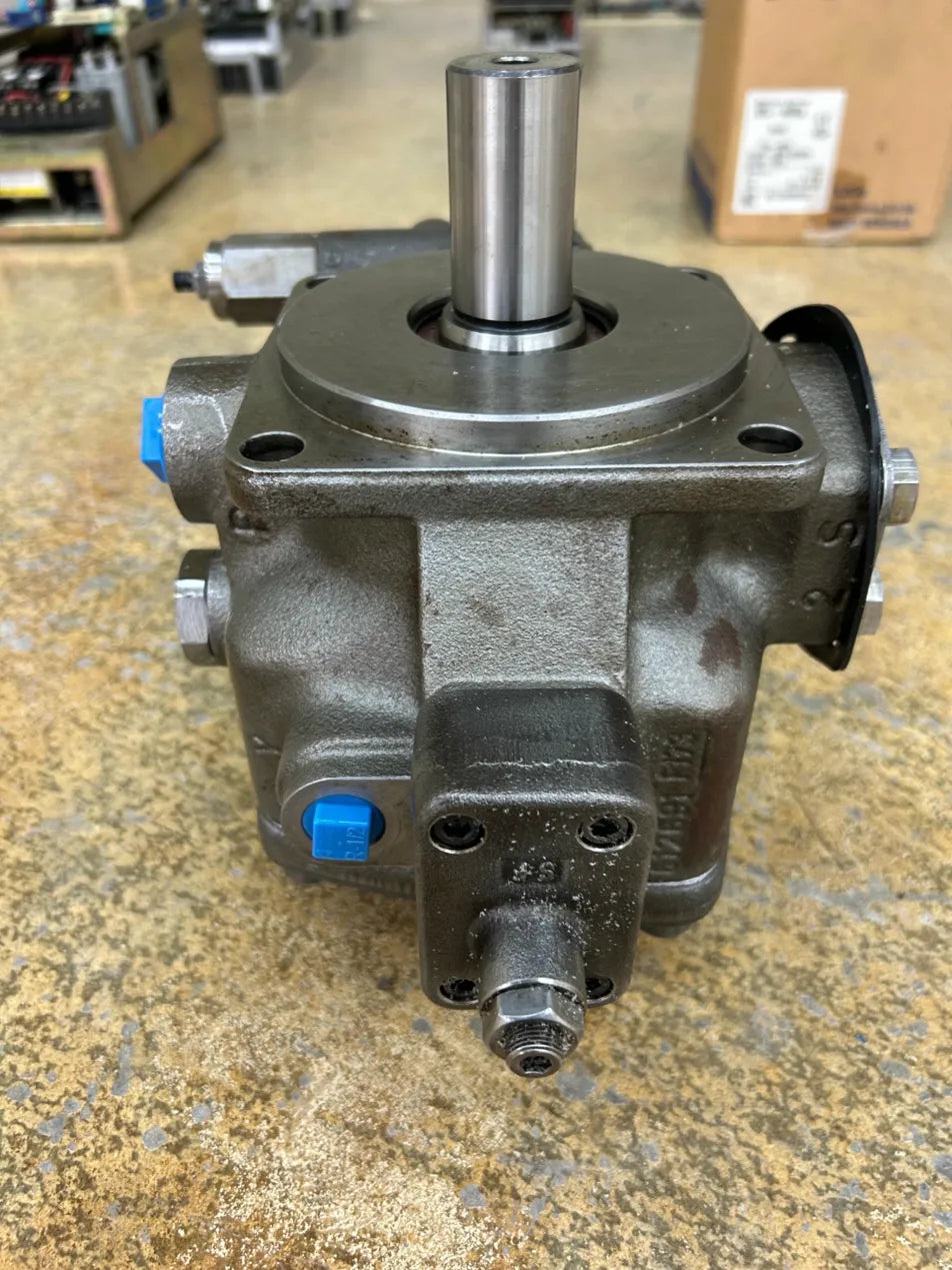 Bosch Rexroth Variable Vane Pump PV7-1A/40-45RE37MC0-16 | MNR: R900580384 1-1/2 in. SAE flange inlet 160 bar (2,320 PSI)