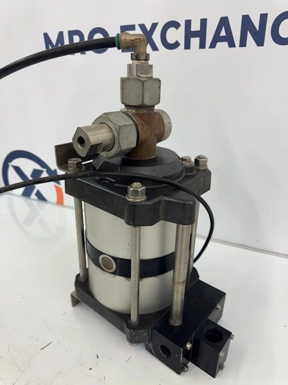 Maximator M10-2VE Air Driven Liquid Pump 450 psi (2,100 bar) Max Intermittent