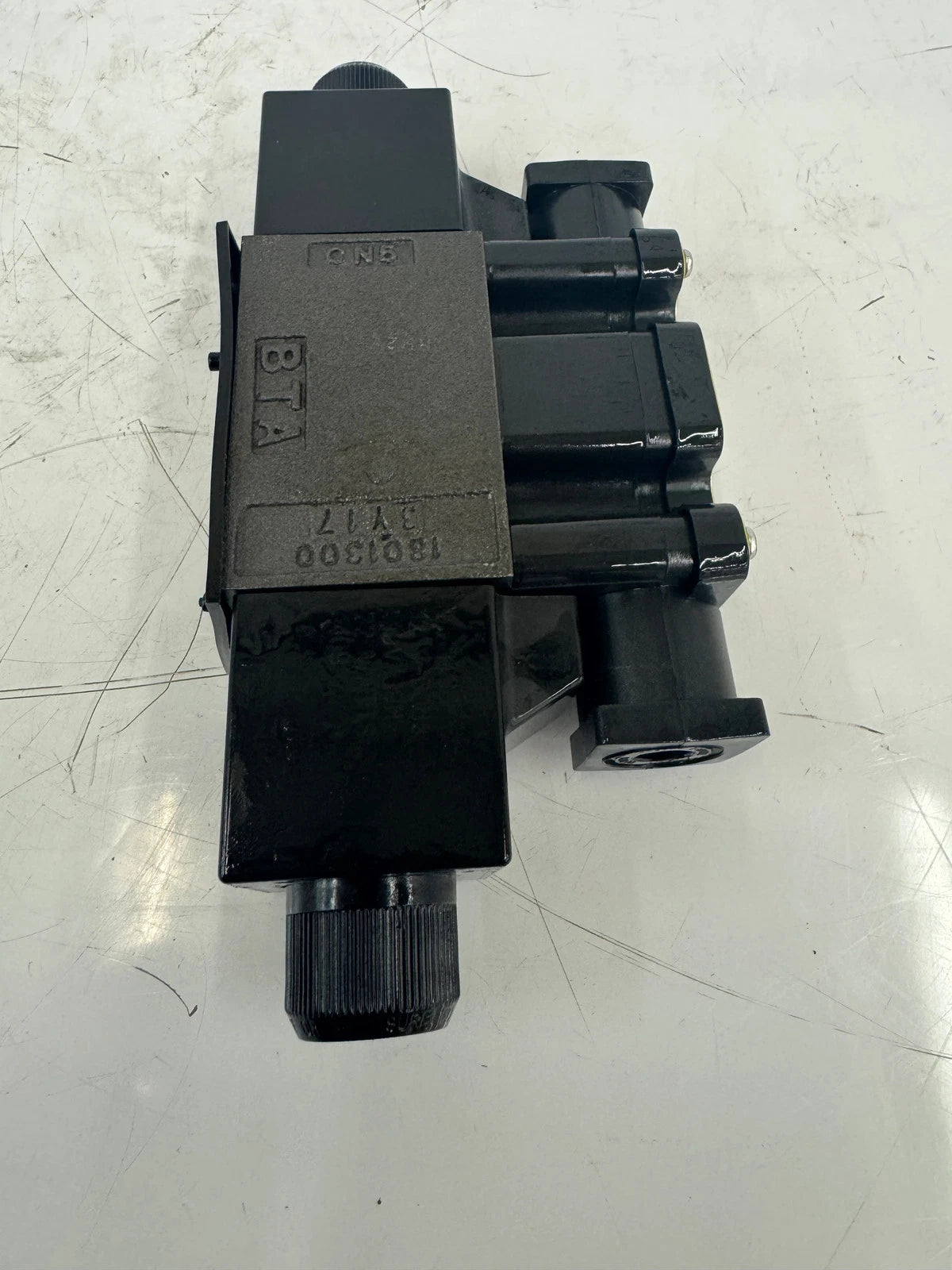 Parker Hannifin Valve D1VW020DNYCF 5000 PSI